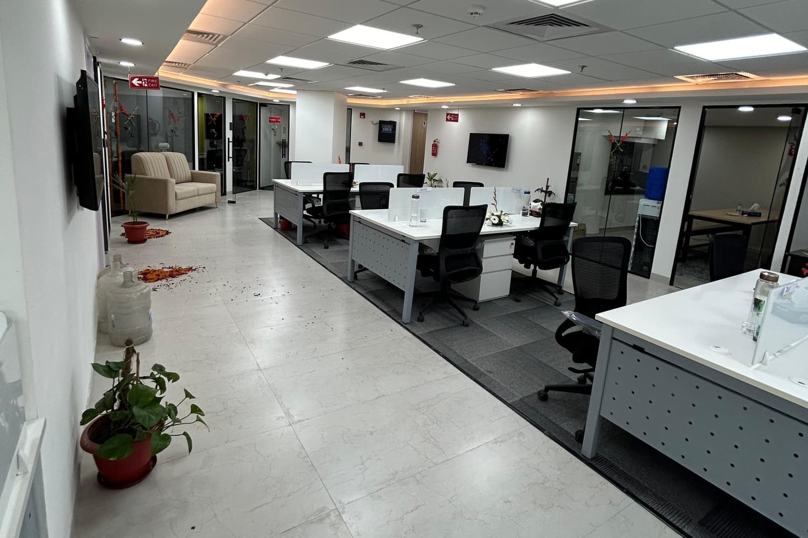 Supremeaux open-plan workspace